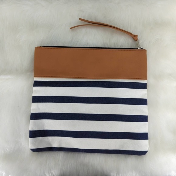 Striped Vegan Leather Zipper Closure Travel Bag - Picture 4 of 4